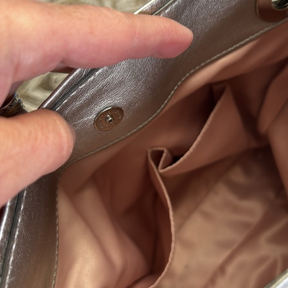 COACH PEARLESCENT WHITE & SILVER LEATHER ASHLEY DUAL SHOULDER OR CROSSBODY BAG - Picture 11 of 16